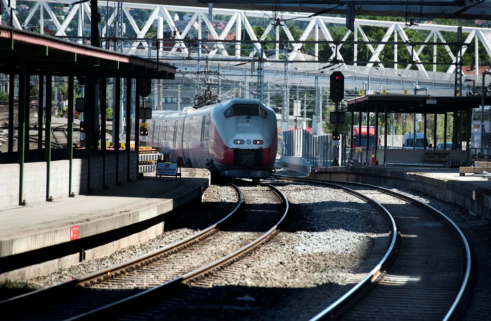 Om noen uker avgjøres det hvem som skal frakte togpassasjerer Oslo-Kristiansand-Stavanger de kommende årene.