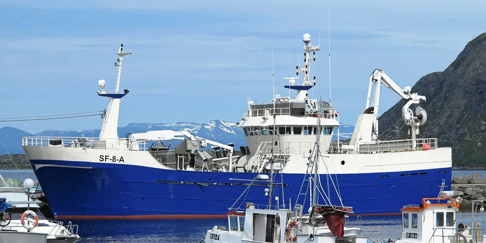 FORNØYD: Fiskebåt er fornøyd med at ressursfordelingen ligger fast mellom hav og kyst.