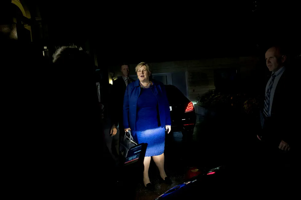 Statsminister Erna Solberg ankommer statsministerboligen i Parkveien etter å ha sikret valgseieren. Nå er hun avhengig av støtte fra både Venstre og KrF. Foto: Gorm K. Gaare