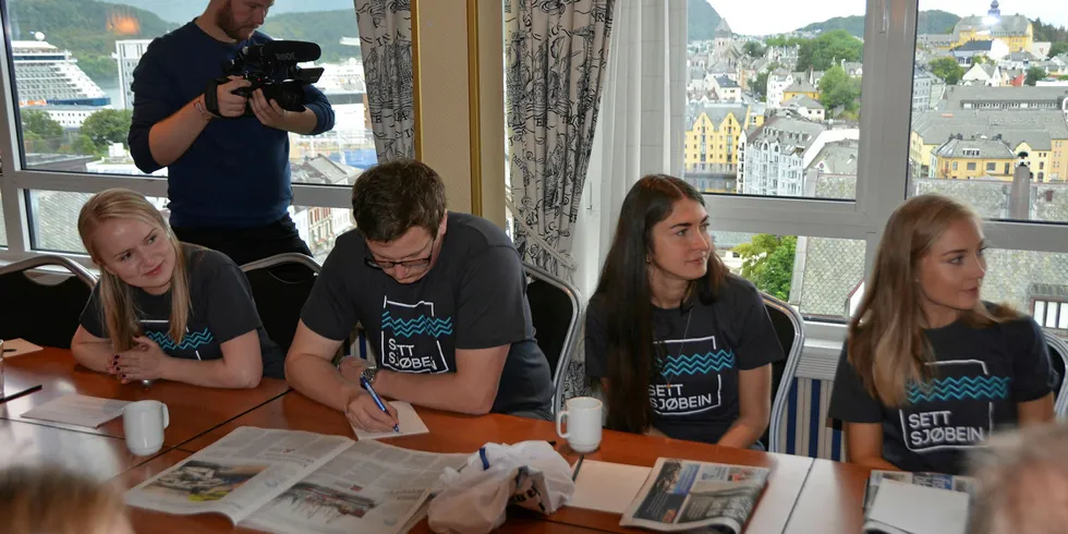 Illustrasjonsfoto: Studenter på bootcamp på Sunnmøre som la frem ideer på hvordan sild og makrell kan bli salgt til større kundegrupper.