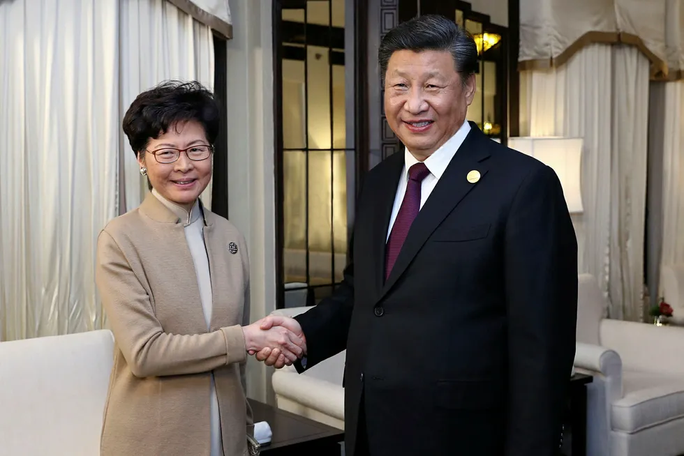 Hong Kongs omstridte leder Carrie Lam har full støtte fra Kinas president Xi Jinping.