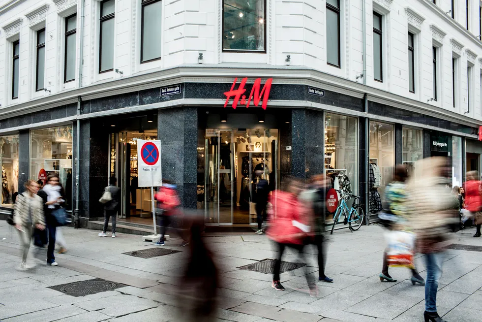 Hennes & Mauritz øker omsetningen med elleve prosent i 2019. Avbildet er en H&M-butikk i Karl Johans gate i Oslo.