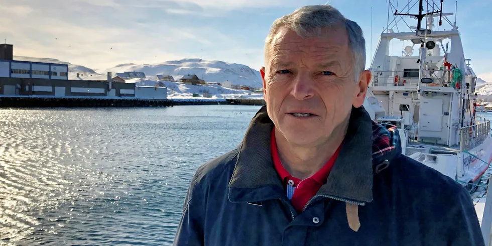 SPRIKENDE: Geir Knutsen (Ap) er leder Båtsfjord Arbeiderparti og tidligere ordfører i Båtsfjord. Han ser at partiet sender sprikende signaler og føler han blir lite hørt når partiet sentralt skal utforme kvotepolitikken sin.