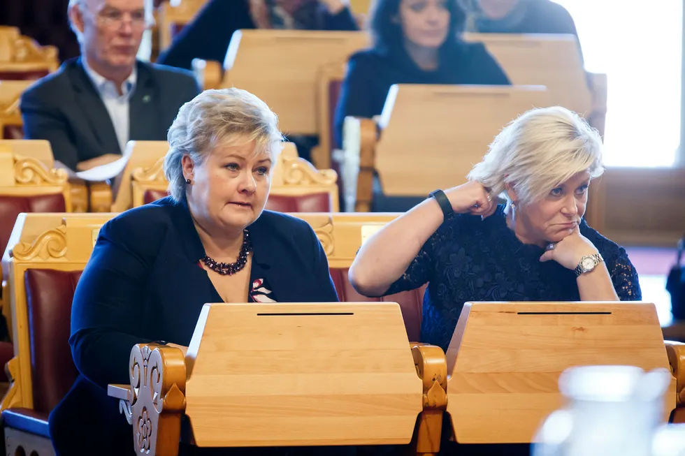 Det kan bli en lang dag på mandag for statsminister Erna Solberg (H) og finansminister Siv Jensen (Frp). Foto: Heiko Junge / NTB scanpix Foto: Heiko Junge/NTB Scanpix.