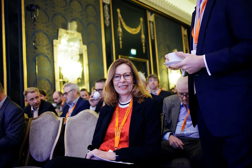 Swedbank-sjef Birgitte Bonnesen vil at bankens ansatte skal jobbe mer over landegrensene. Her på Swedbanks energikonferanse på Grand Hotel i Oslo torsdag. Foto: Javad Parsa