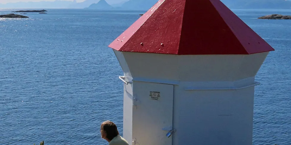 IDYLL: Fiskefeltene utenfor Henningsvær i sommeridyll. Går det som fiskere og fiskerimyndigheter håper, skal idyllen vare, også gjennom lofotfisket neste år.