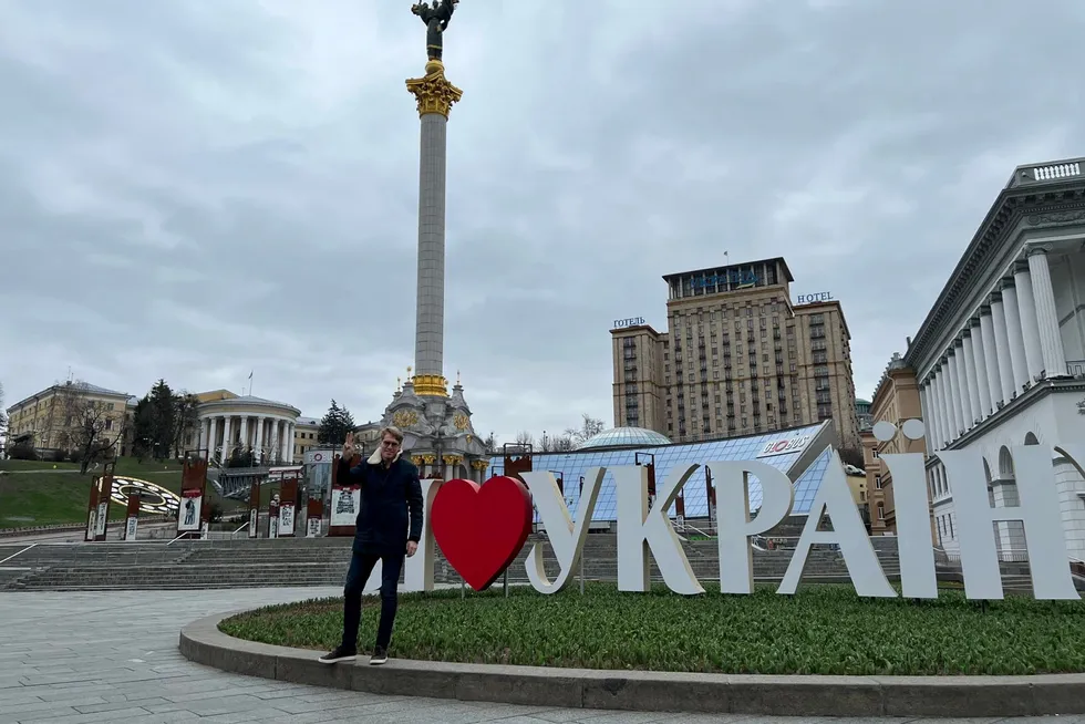 Itera-toppsjef Arne Mjøs besøkte ansatte i Ukraina. Her fra gatebildet i Kyiv.
