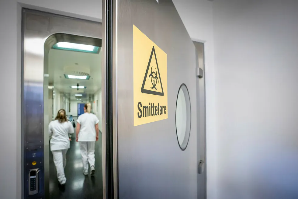 Sykepleiere på isolatposten på Ullevål sykehus. Det er hit eventuelle corona-smittede vil komme. Foto: