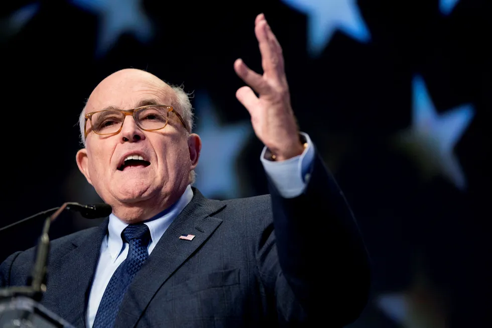 President Donald Trumps personlige advokat Rudy Giuliani vil ha regimeskifte i Iran, noe han slo fast under en tale til den omstridte iranske eksilgruppen Mujahedin-e-Khalq i Paris lørdag. Foto: AP / NTB scanpix