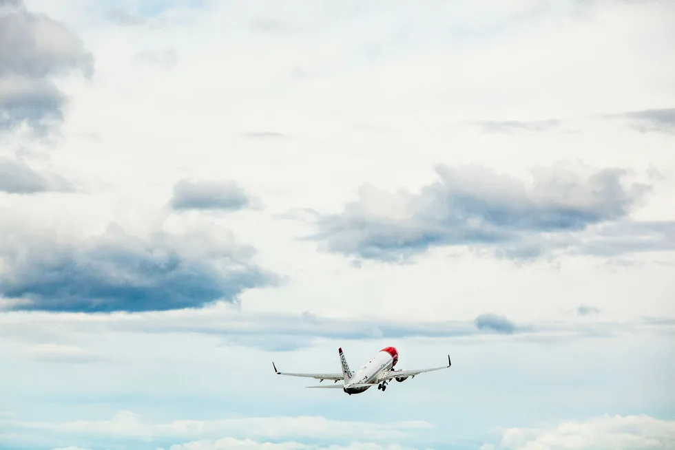Norwegian avviser Luftfartstilsynets kritikk av at et rutefly fløy lavt under Sola Airshow i juni. Bildet er tatt i en annen sammenheng. Foto: Adrian Nielsen