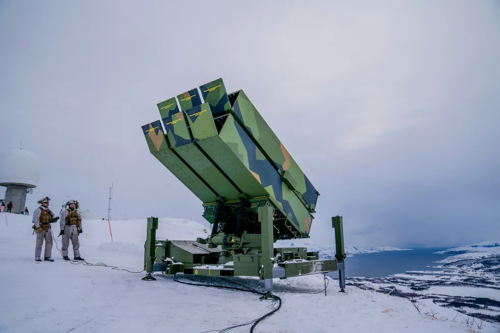 Kongsberggruppen la frem sterke kvartalstall før børsåpning. Avbildet er selskapets mobile luftvernsystem NASAMS fra en fjelltopp ved Evenes flystasjon.