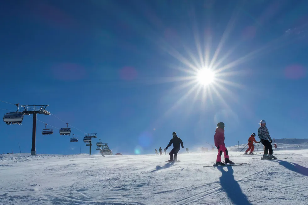 Knallvær i Sør-Norge har ført til besøksrekord ved en rekke skianlegg denne påsken. Her fra Trysil. Foto: Halvard Alvik, NTB scanpix