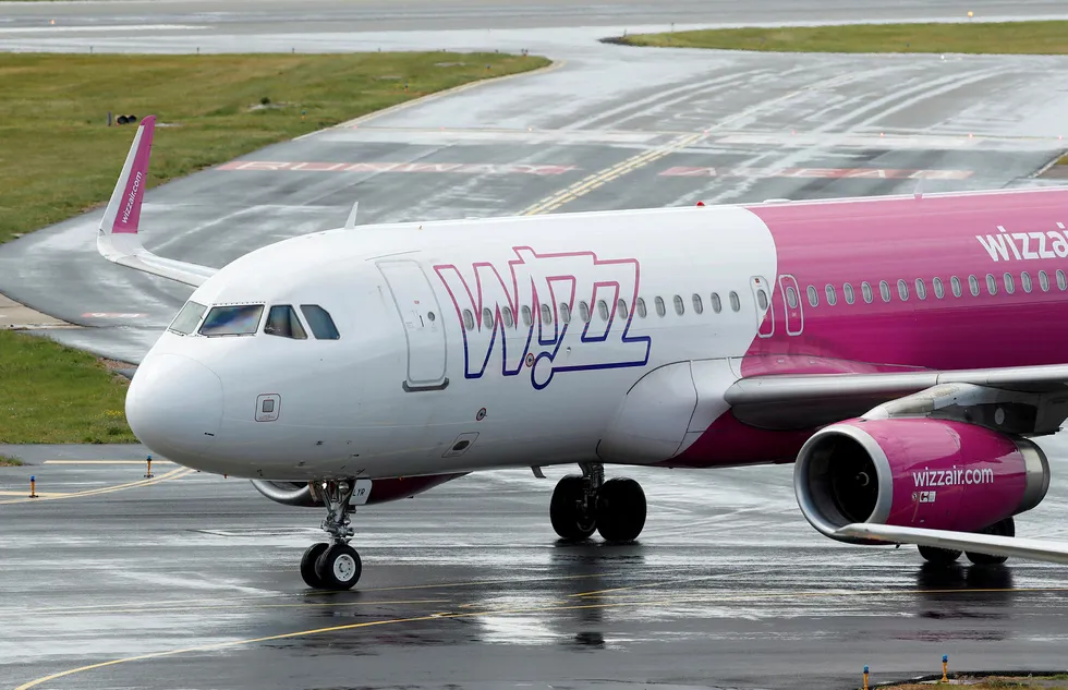 Et Airbus A320-fly fra Wizz Air på Luton lufthavn i London.