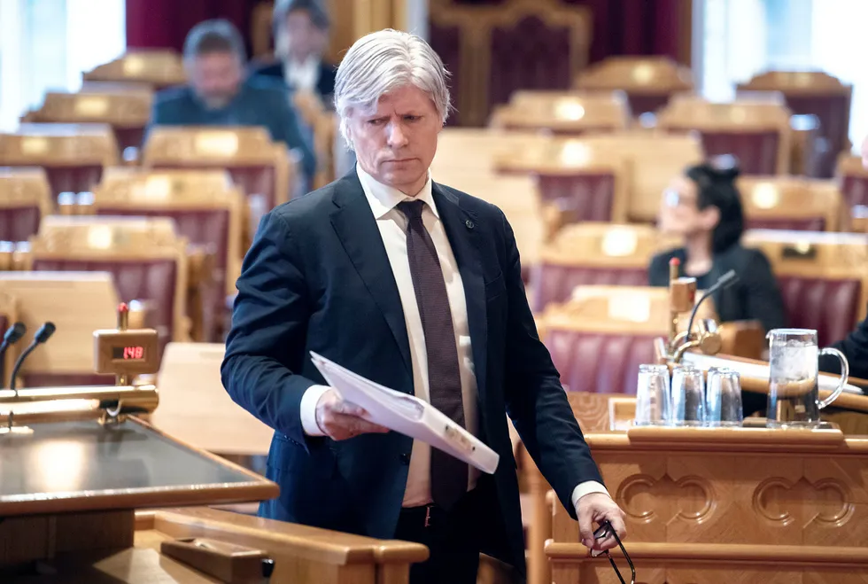 Norges klima- og miljøminister Ola Elvestuen vil binde Norge til EU i spørsmålene om klimakutt