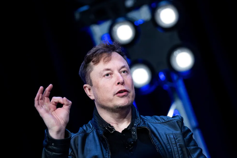 Administrerende direktør Elon Musk i Eebilprodusenten Tesla ønsker ikke å ta imot nye ordrer fra europeiske kunder fremover, etter stor pågang.