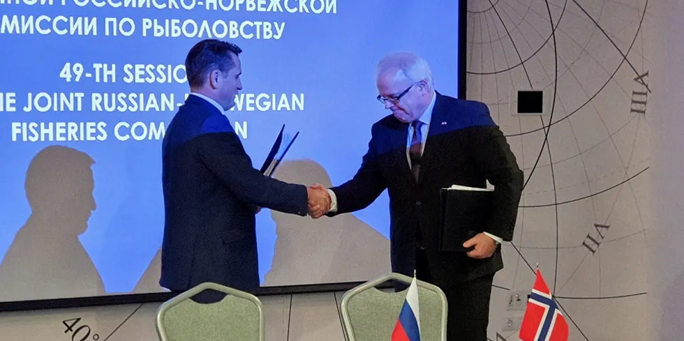 Greetings between the head of Russia's Federal Agency for Fishery, Ilya Shestakov, and Norway's Ministry of Trade, Industry and Fisheries, Morten Berg, at the 49th summit of the Norwegian-Russian Fisheries Commission.