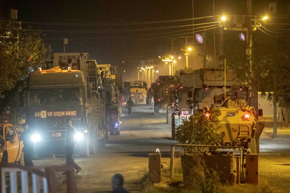 Den tyrkiske hæren er på vei til grensen mot Syria og er snart klar til å rykke inn i nabolandet.