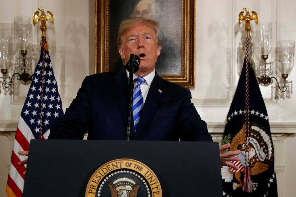 Her kunngjør USAs president Donald Trump i Det hvite hus tirsdag kveld at USA trekker seg fra atomavtalen med Iran. Foto: Jonathan Ernst/Reuters/NTB Scanpix