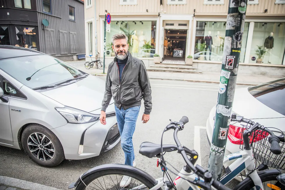 En av fire parkeringsplasser har forsvunnet fra Trondheim sentrum siden 2011. Jørgen Sagmo i Retro mener at ikke alle tiltakene for å skape et mer aktivt byliv har fungert.