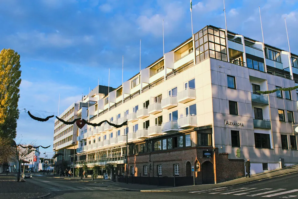 Quality Hotel Alexandra i Molde har vært drevet av Petter A. Stordalens Nordic Choice-kjede siden 1990-tallet. Nå overtar erkerivalen Scandic driften.
