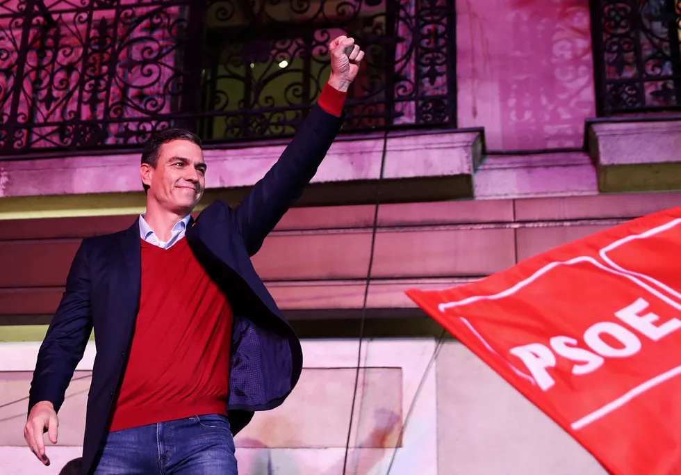 Statsminister Pedro Sanchez' parti PSOE blir størst, men får ikke flertall.