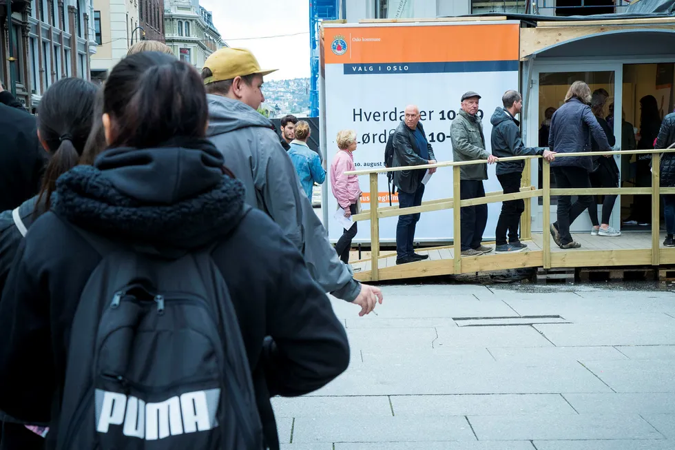 Vi har få klager på valg i Norge, og har ennå til gode å se et alvorlig valgkaos. Men valgloven er endret mange ganger, og valgmedarbeidere kan lett ta feil av regelverket. Det kan også skje bevisste manipulasjoner av valget, skriver artikkelforfatteren. Foto: Heiko Junge/NTB Scanpix