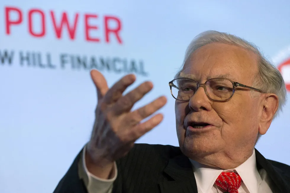 Warren Buffett er verdens tiende rikeste person.