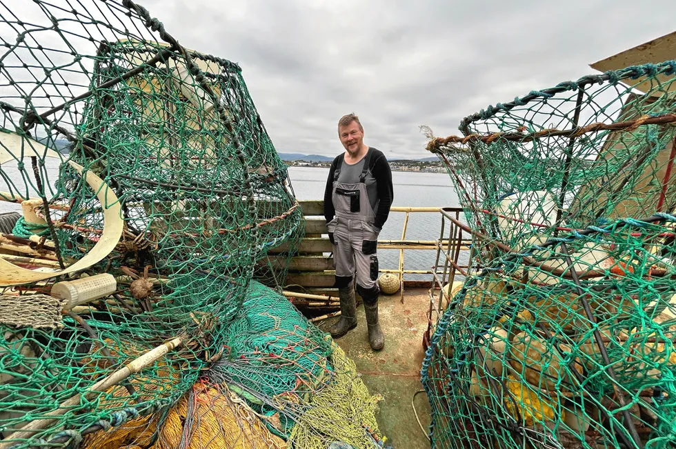 Den færøyske skipperen, Heri Vernar Thomsen, reagerte i fjor sterkt på at norske snøkrabbefiskere tilsynelatende dumper teiner. Spøkelsesfiske er en stor utfordring, skriver seniorforsker Dag Standal ved Sintef Ocean.