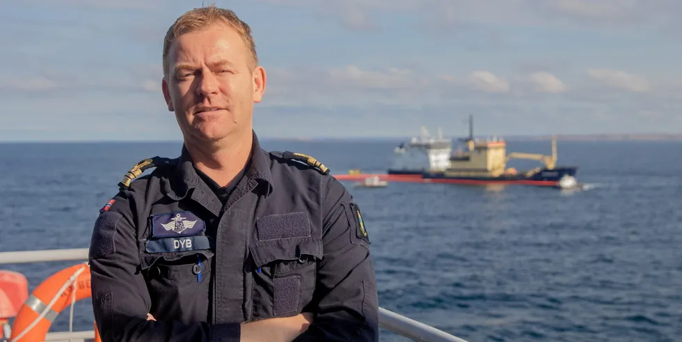 Kenneth Dyb, skipssjef på KV «Bergen» mener det er bekymringsfullt at det fiskes hardt på fisk under minstemål i Nordsjøen.