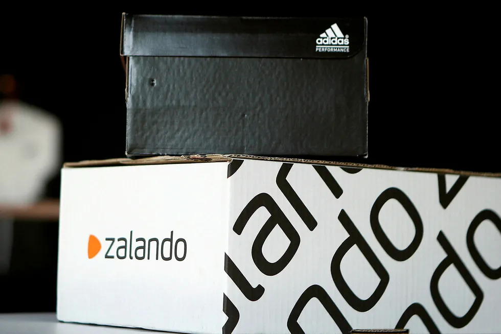A Adidas shoebox stands above a Zalando cardboard box on a staged scene in Berlin, Germany June 8, 2016. REUTERS/Axel Schmidt/File Photo GLOBAL BUSINESS WEEK AHEAD PACKAGE - SEARCH 'BUSINESS WEEK AHEAD NOV 7' FOR ALL IMAGES --- Foto: ¬© Axel Schmidt / Reuters/Reuters/NTB scanpix