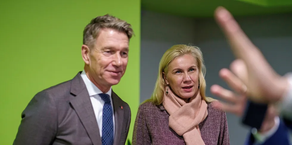 EUs energikommisær Kadri Simson møtte energiminister Terje Aasland i Brussel for fire uker siden. Nå er Norge som eneste land utenfor EU med på en plan for hvordan havvind skal utlyses de neste årene.