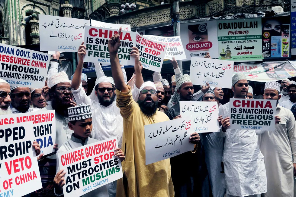 Det har vært større demonstrasjoner i India, Indonesia og Bangladesh de siste ukene mot Kina etter masseinterneringene. I Mumbai samlet nesten 150 muslimer seg i protest for to uker siden.