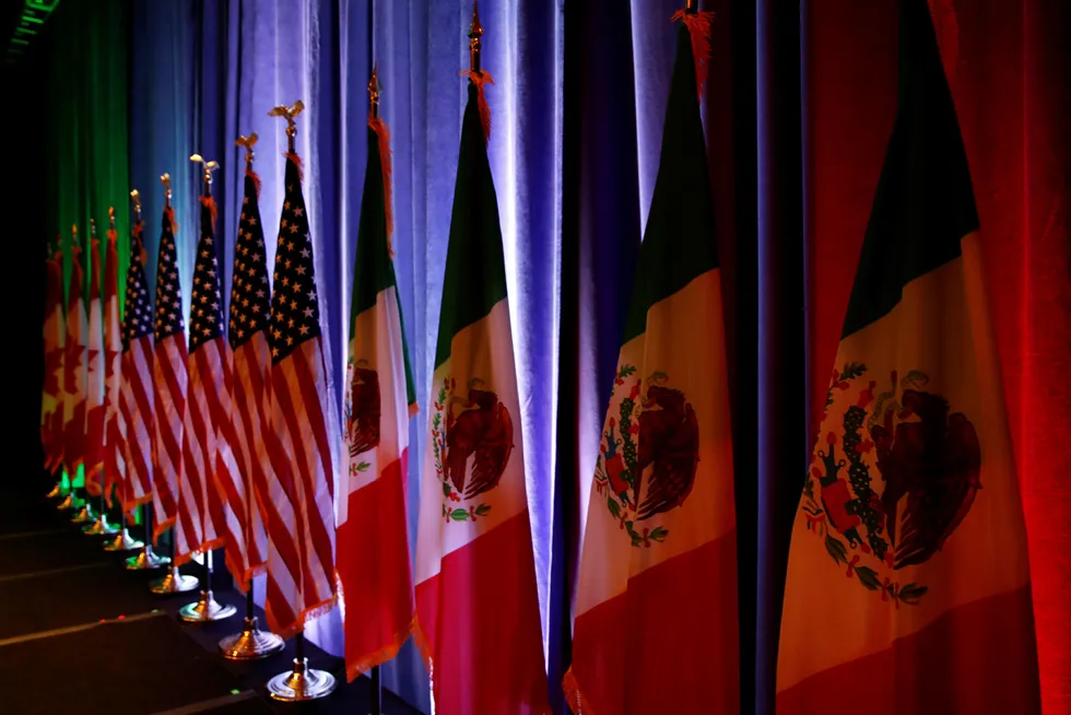 USA, Canada og Mexico har gjenopptatt forhandlingene om handelsavtalen Nafta. Spørsmålet alle stiller seg er om Trump vil trekke USA ut av avtalen. Foto: Jacquelyn Martin/AP Photo/NTB Scanpix.