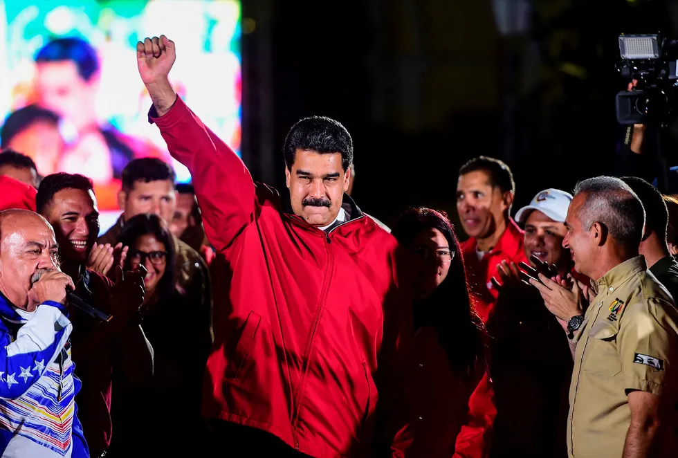 President Nicolás Maduro forsøker tilsynelatende å omdanne Venezuela til et diktatur av fascistisk type. Lite tyder på at dette vil bli mer vellykket enn hans forsøk på å lage et sosialistisk paradis. Foto: Ronaldo Schemidt/AFP/NTB Scanpix