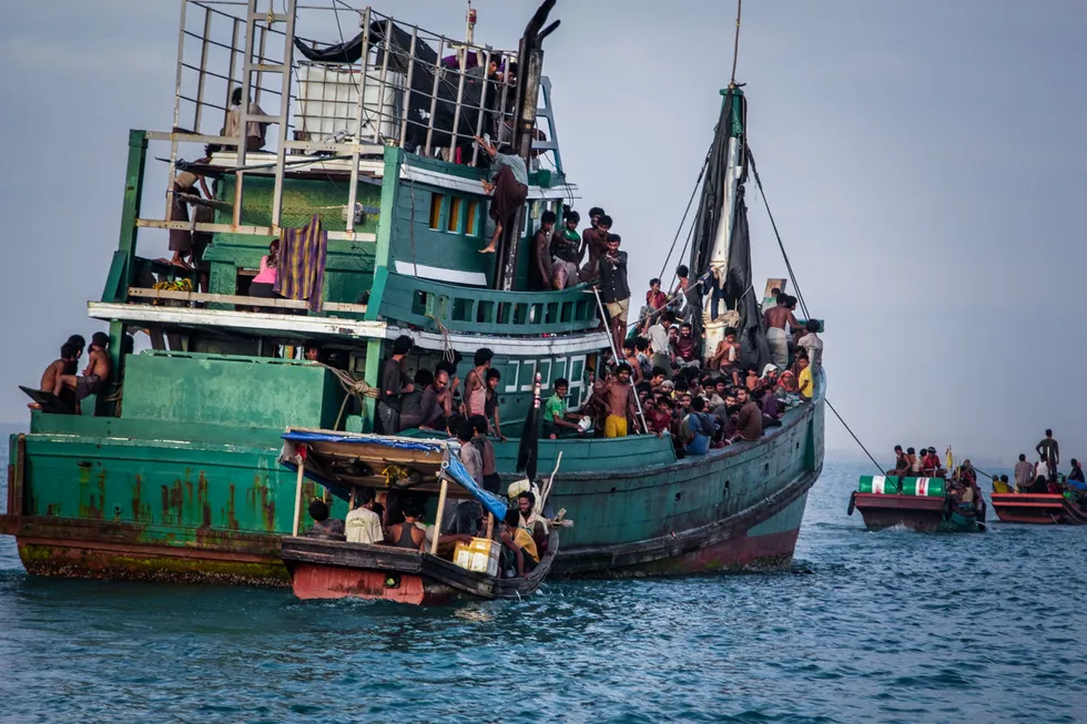 Australia har brukte tøffe midler for å stanse migrantbåtene. Dette skipet med flyktninger fra Myanmar ble i 2015 nektet adgang til australsk farvann