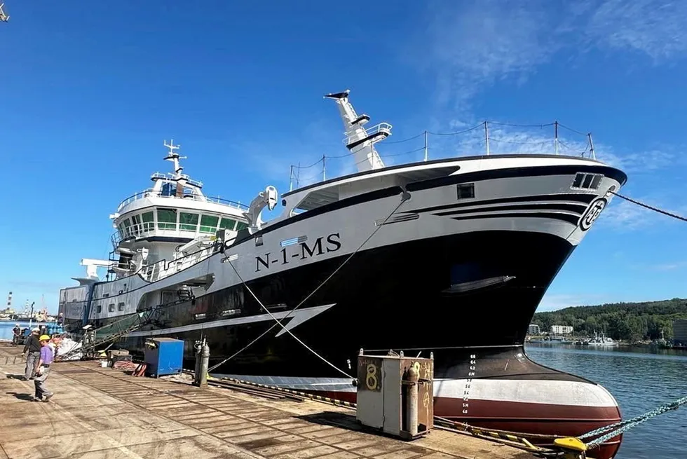 Nye «Elias Johan» er ankommet Vestværftet i Hvide Sande. Nå skal den utrustes før den er klar for Lofoten neste vår.