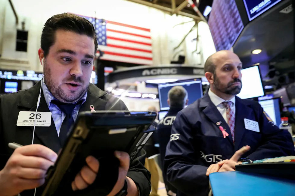 Den negative stemningen på de amerikanske børsene fortsetter. Dow Jones-indeksen her på New York-børsen (NYSE) falt over to prosent tirsdag.