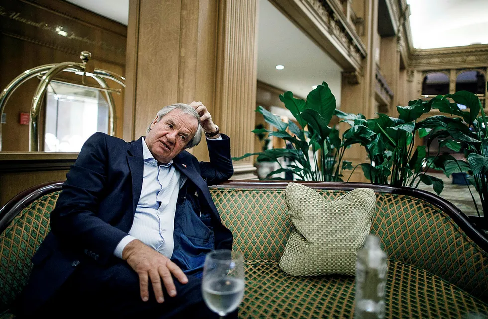 Bjørn Kjos i lobbyen på Fairmount Olympic Hotel i Seattle før han skal ta over Norwegians første leveranse av Boeing 737 Max-flyet.