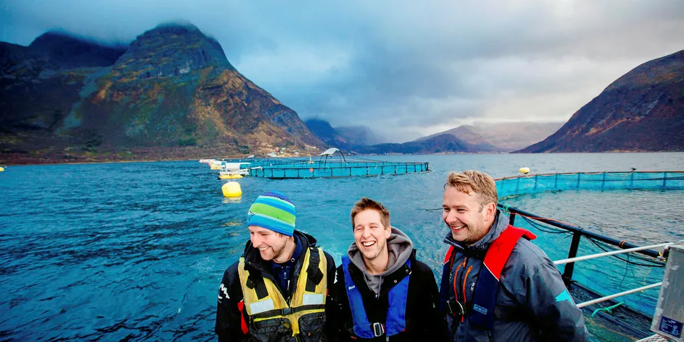 Brødrene Håvard og Gjermund Olsen sammen med svoger Alf-Gøran Knutsen - trekløveret som styrer Kvarøy Fiskeoppdrett på Helgeland.