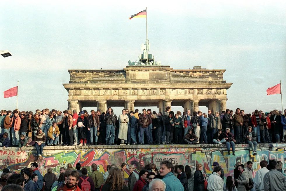Berlinmurens fall i 1989 åpnet for en fundamentalt bedre verden, men ga også nye fundamentale utfordringer, skriver Erik Solheim.