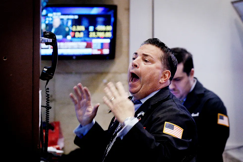 Markedsaktørene på «gulvet» på New York-børsen opplevde fall for tredje dag på rad ved åpning tirsdag. Foto: Brendan McDermid/Reuters/NTB scanpix