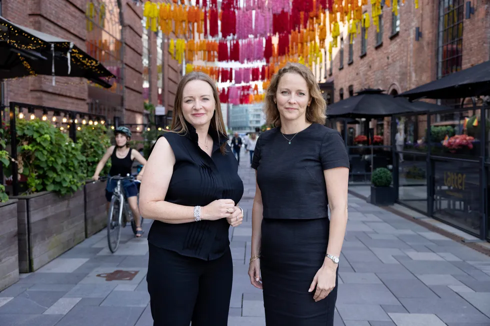 Anne Lise Gryte (til venstre) og Elin Mack Løvdal er to av kvinnene som driver Styrelisten, for å finne kompetente styrekvinner. De merker allerede økt pågang etter næringsministerens lovforslag.