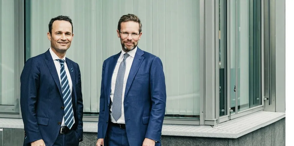Grunde Bruland, partner i Wikborg Rein Advokatfirma, sammen med Martin H. Bryde, senioradvokat i samme selskap.