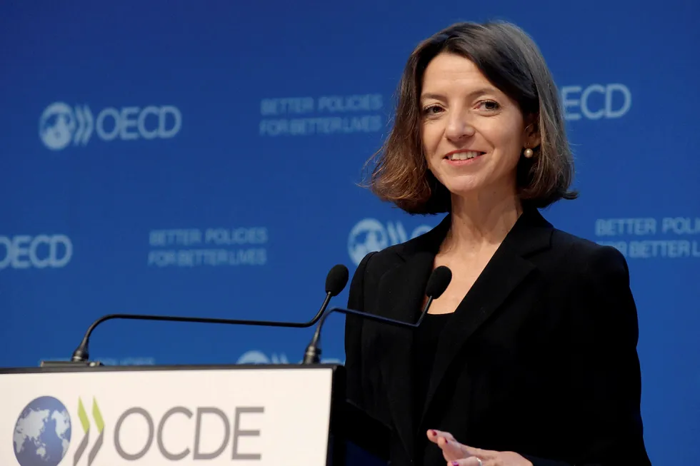 OECDs sjeføkonom Laurence Boone varsler en dyp økonomisk nedtur selv om man lykkes med å holde koronaviruset i sjakk.