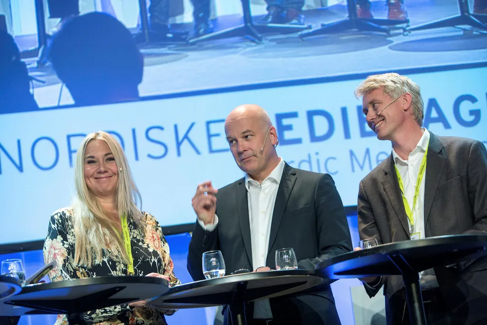 Discovery-sjef Tine Austvoll Jensen NRK-topp Thor Gjermund Eriksen og TV 2-boss Olav T. Sandnes møttes på Nordiske Mediedager 2017. Foto: Eivind Senneset
