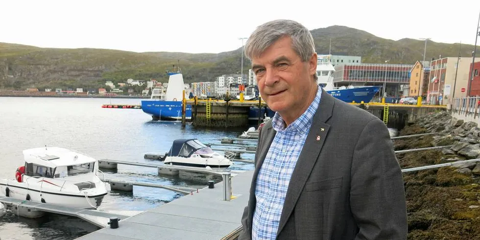 MÅ UNNGÅ ENSIDIG PETROLEUMSSATSING: Hammerfest-ordfører Alf E. Jakobsen mener Hammerfest må passe på å ikke gå i «Stavanger-fella» og satse nesten ensidig på olje og gass.Foto: Agnar Berg