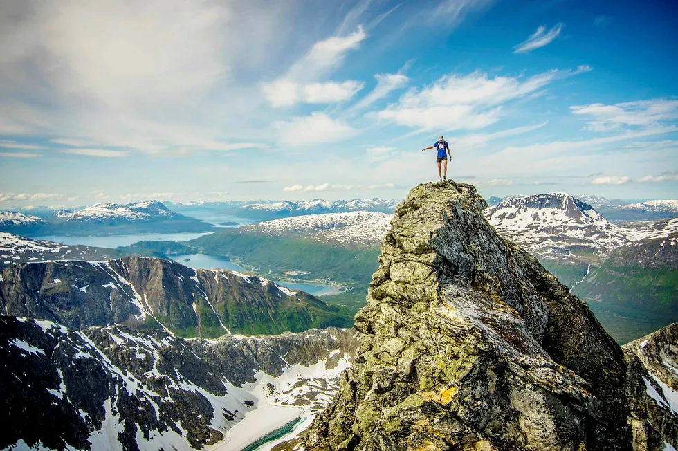 Spektakulære konkurranser i rå natur. Løpet over Hamperokken er blitt det mest ettertraktede i Tromsø Skyrace til tross for eksponeringen i høyden. Foto: Kilian Jornet