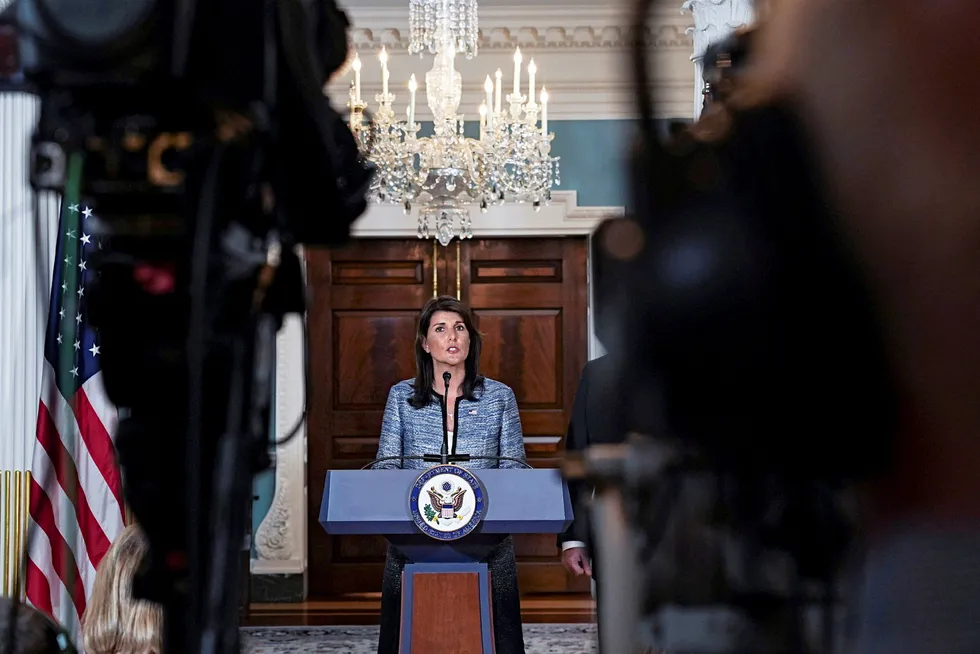 USAs FN-ambassadør Nikki Haley benyttet anledningen til å lange ut mot FNs menneskerettsråd da hun tirsdag kunngjorde landets beslutning om å trekke seg. Foto: Toya Sarno Jordan/Reuters/NTB Scanpix