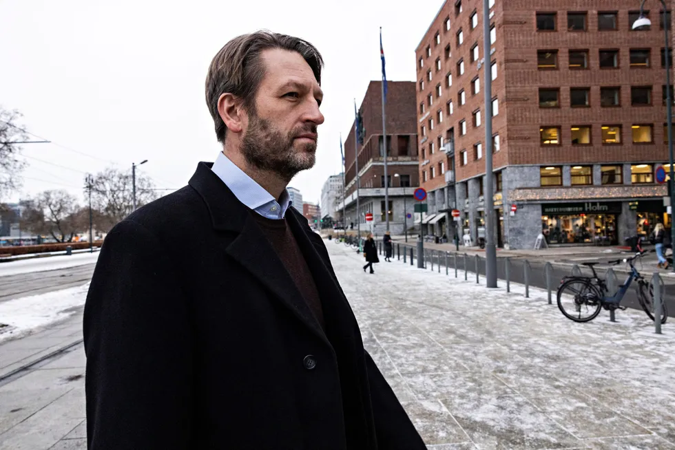 Oslo Høyre vil stramme inn adgangen til å sende ut mangelbrev som stanser saksbehandlingstiden. Gruppeleder Erling Lae Solberg mener byutviklingsbyråden må få en redegjørelse på bordet etter talljuks-anklagene.