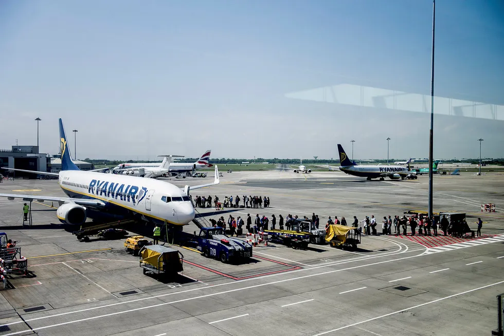 Ryanair opererer for tiden med en kapasitet på 40 prosent, skriver Børsen.